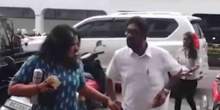 මෙන්න කෙහෙළිය කාටත් හොරා කොටුවට ඇවිල්ලා! I Sri Lanka Latest News