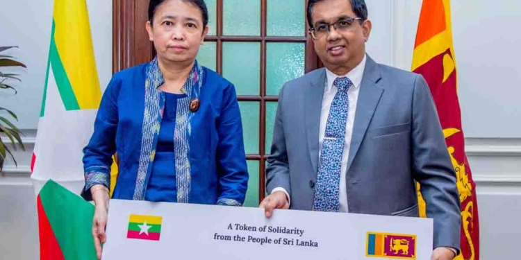 අපිට කොච්චර අමාරු වුණත් මිනිහෙක් අමාරුවේ වැටුණාම උදව් කරන එක අපේ රටේ පුරුද්ද! මියන්මාරයටත් අපි කළේ ඒ විදිහේ ලොකු උදව්වක්! PHOTOS I Sri Lanka Latest News