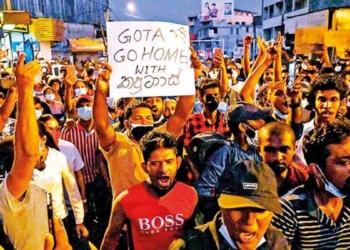 ගෝඨා පන්නපු – සෙනග රැස්වුණු – බස් කුඩු කරපු – ගෙවල් ගිනිතියපු – බේරෙ වැවෙන් නාවපු – අරගලයට තුන්වසයි! පැතූ වෙනස වෙලාද? Sri Lanka Latest News