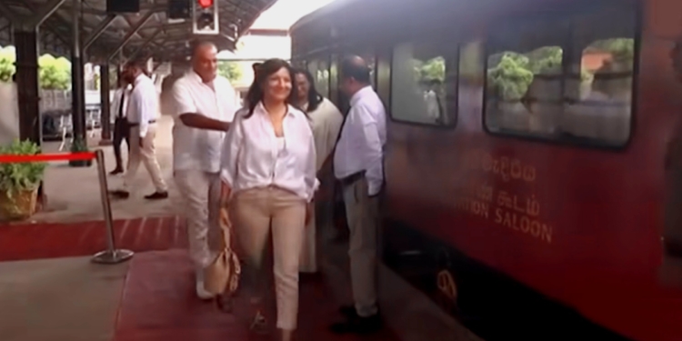 නෑ කිව්වාට සිරි දළදා වන්දනාවට රාජ්යතාන්ත්රිකයන් විශේෂ කෝච්චියකින් නුවරට එයි! VIDEO I Sri Lanka Latest News