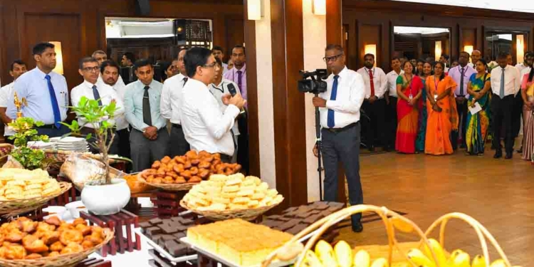 අලුත් අවුරුදු නිවාඩුවෙන් පස්සේ ජනාධිපති ලේකම් කාර්යාලය වැඩ පටන් ගනී! PHOTOS I Sri Lanka Latest News