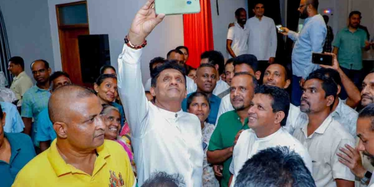 ආණ්ඩුවට ජාත්‍යන්තර දේශපාලනයේ හා ආර්ථිකයේ වෙනස්වීම් ගැන කිසිම අවබෝධයක් නෑ! අනතුර පෙන්වලා දුන්නාමත් උද්දච්ඡ විදිහට ඉන්නවා! මෙහෙම ගියොත් 2028 ණය ගෙවන්න පටන්ගන්නේ කොහොමද? VIDEO & PHOTOS I Sri Lanka Latest News