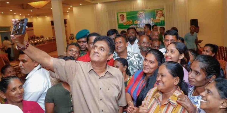 ජනාධිපතිකමයි තුනෙන් දෙකක ආණ්ඩුවයි තියාගෙන රටට කිසිම වැඩක් නොකරපු ආණ්ඩුව දැන් ප්‍රාදේශීය සභාවල බලයත් ඉල්ලනවා! රට හදන එක කෙසේවෙතත් පච කියලම ආණ්ඩුව කප් ගහලා! PHOTOS & VIDEO I Sri Lanka Latest News