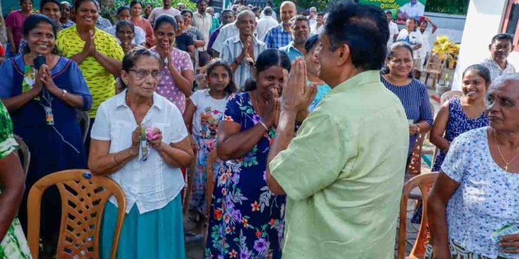 එක පෑන් පාරින් ප්රශ්න විසඳනවා කියපු ජනාධිපතිතුමාටයි මාලිමා ආණ්ඩුවටයි වෙච්ච දෙයක්! මෙන්න පැය 24ම දැන් කරන දේ! VIDEO & PHOTOS I Sri Lanka Latest News