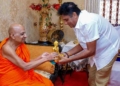 මහනුවරට ආවාම අස්ගිරි-මල්වතු මහනාහිමිවරුන් සජිත්ට මොනවද කිව්වේ? මල්වතු මහානාහිමියන් සජිත්ට බුද්ධ ප්රතිමාවක් තෑගි දුන්නේ ඇයි? PHOTOS & VIDEO I Sri Lanka Latest News