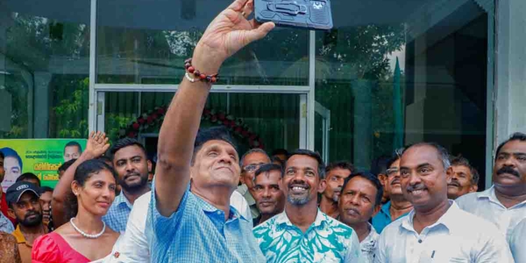 විධායක ජනාධිපතිවරයෙක්.. තුනෙන් දෙකේ අතිබහුතර බලයත් තියෙන මාලිමා ආණ්ඩුව මාස 6න් ජනතාවට එපා වුණේ ඇයි? VIDEO & PHOTOS I Sri Lanka Latest News