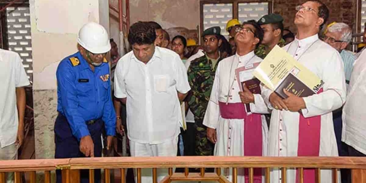 ඔක්කොම මහමොළකරුවන් හොයා හොයා ඉදිද්දී දේවස්ථාන හදන්න නායකත්වය දුන්නේ කව්ද? ඇත්තටම සජිත් එහෙම වැඩ කරපු මිනිහෙක්! PHOTOS I Sri Lanka Latest News