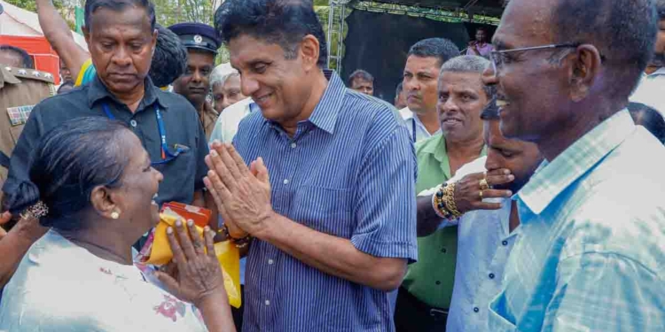 කොමිස් පාරාදීසයක් ගැන විපක්ෂනායකවරයාගෙන් ඔත්තුවක්! බලමු කොමිස්කාරයෝ ටික අල්ලයිද එහෙමත් නැත්නම් මාලිමා ආණ්ඩුව කොමිසකාරයන්ට යටවෙයිද කියලා! VIDEO & PHOTOS I Sri Lanka Latest News