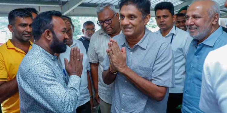 ඡන්ද දෙකකදී රටේ ජනතාව අතිවිශාල බලයක් මාලිමාවට දුන්නත් මාස 6ක් ඇතුළත ආණ්ඩුව ඡන්ද පොරොන්දු සියල්ල කැඩුවා! දැන් පැය 24ම කියන්නෙ පච! අන්තිම තුරුම්පුව තමයි පරදින සභාවලට ජනාධිපතිතුමා සල්ලි දෙන්නෙ නෑ කියපු එක! VIDEO & PHOTOS I Sri Lanka Latest News