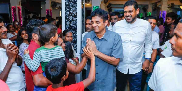 අපි මාස ගාණක් තිස්සේ කිව්වා! මේ උද්දච්ඡ ආණ්ඩුව ඇහුවෙ නෑ!  ට්‍රම්ප්ගේ බද්දෙන් අලුත් අවුරුදු නිවාඩුවට ගෙදර යන ඇගලුම් කම්හල් සේවක සේවිකාවන්ට අවුරුද්දෙන් පසු රැකියාවල අවිනිශ්චිතතාවක් මතුවෙලා! කර්මාන්තශාලා කඩන් වැටුණොත් 2028 ණය ගෙවන්නේ කොහොමද? VIDEO & PHOTOS I Sri Lanka Latest News‍