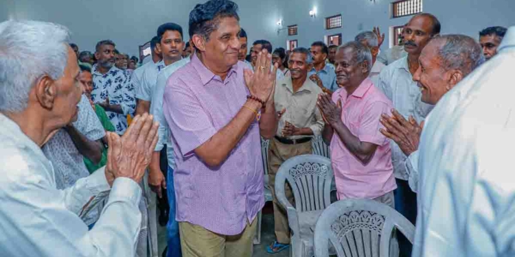 මෙන්න ආණ්ඩුවේ තවත් රැවට්ටවීමක්! 21 දා මහමොළකාරයා එළිකරනවා කියපු ජනාධිපතිවරයා අන්තිමේදී පාස්කු වාර්තාව CIDයට බාර දුන්නා! ඒක බාරදෙන්න ජනාධිපතිතුමා මාස 6ක් කල් මැරුවේ ඇයි? බලයට ආපු ගමන් දුන්නානම් ඉවරයිනෙ! එතනත් කළේ ජනතාව රවට්ටපු එක! VIDEO & PHOTOS I Sri Lanka Latest News