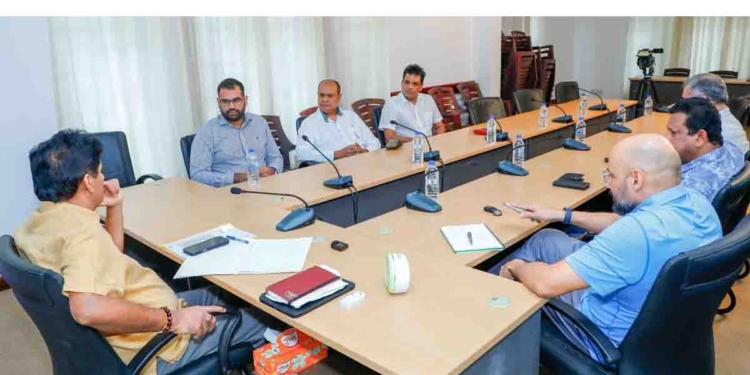 ශ්‍රී ලංකා ඒකාබද්ධ ඇඟළුම් සංගම් සංසදයේ නියෝජිතයන් සජිත් හමුවෙයි! ට්‍රම්ප්ගේ බද්ද හමුවේ ලක්ෂ තුනහමාරකගේ රස්සා ඇතුළු ඇඟළුම් කම්හල් ආරක්ෂා කරගන්න හැටි කතාකරයි! VIDEO & PHOTOS I Sri Lanka Latest News