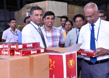 මිලියන 435ක හොර සිගරට් තොගයක් රේගු භාරයට ගනී! Sri Lanka Latest News