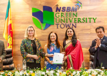 NSBM හරිත සරසවිය තම සිසුන්ට ඇමෙරිකානු සරසවියේ දොරහරියි! ඇමෙරිකානු සරසවිය සමග සහයෝගිතා ගිවිසුමකට අත්සන් තබයි! Sri Lanka Latest News