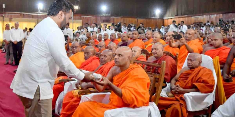 ඡන්දෙන් පස්සේ මුල්වරට ජනාධිපති අනුර එළියට එයි! රාජ්‍ය වෙසක් මහෝත්සවය ඇරඹෙයි! VIDEO & PHOTOS I Sri Lanka Latest News