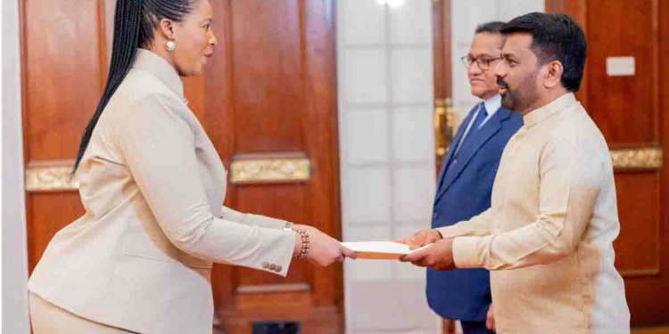 අලුත් තානාපතිවරු හත් දෙනෙක් අනුර හමුවී ලංකාවේ වැඩ පටන් ගනී! PHOTOS I Sri Lanka Latest News