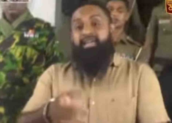 ‘හරක් කටා’ මාංචු දාගෙන උසාවියෙන් එළියට එද්දී පළමුවරට මාධ්යයට ආන්දෝලනාත්මක ප්රකාශයක් කරයි! VIDEO I Sri Lanka Latest News