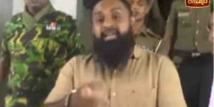 ‘හරක් කටා’ මාංචු දාගෙන උසාවියෙන් එළියට එද්දී පළමුවරට මාධ්‍යයට ආන්දෝලනාත්මක ප්‍රකාශයක් කරයි! VIDEO I Sri Lanka Latest News