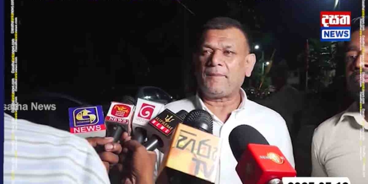 ආණ්ඩුව ඇවිත් මාස 8යි! කුඩු 01%ක්වත් අඩු වෙලා නෑ! පැලවත්තට ආපු ස්වාධීන කණ්ඩායමක් කොළඹ නගර සභාවේ බලය අල්ලන්න මාලිමාවට කොන්දේසි දමයි! VIDEO I Sri Lanka Latest News
