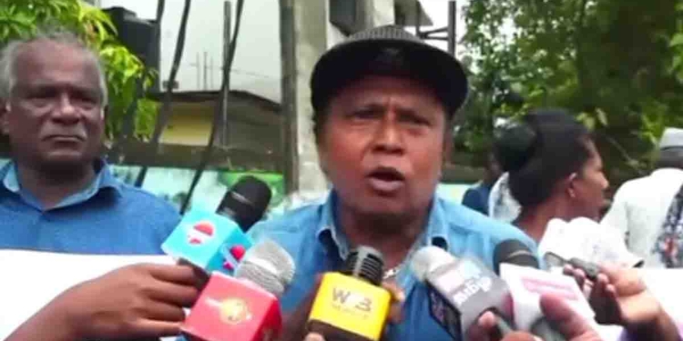 මාර දේවල් වෙන්න පටන් අරන්! මාලිමාව බලයට ගේන්න යූටියුබ් එකෙන් ලොකු වැඩක් කරපු කවුරුත් දන්න ලාල් මාධ්ය මර්දනයට එරෙහිව පාරට බැහැලා! ආණ්ඩුවට හොඳටම දෙනවා! VIDEO I Sri Lanka Latest News
