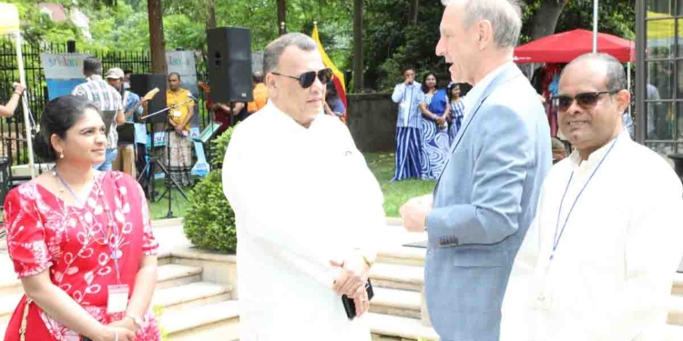 ලංකාව අමෙරිකාවට අරන් යන්න තානාපති මහින්ද ලොකු වැඩක් කරයි! වොෂින්ටන් කාර්යාලය අමෙරිකානුවන්ට විවෘත කරයි! පැය 7ට අමෙරිකානුවන් 4200ක් ලංකාව බලන්න ඇවිත්! PHOTOS I Sri Lanka Latest News