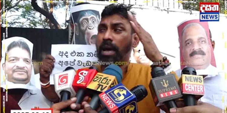 හැමතැනම වෙඩි තියනවා! ‘මාලිමා ප්‍රබලයෝ’ බංකුවකුත් අරන් ජාතික ආරක්ෂාව ගැන ඉගෙන ගන්න මහින්දගේ ගෙදරට යයි! VIDEO I Sri Lanka Latest News