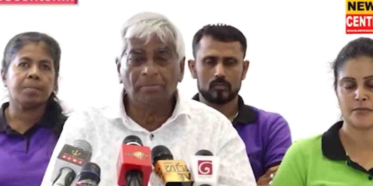 හිටිහැටියේම වහලා 1400ක් රස්සාවලින් දොට්ට දාපු NEXT සමාගමේ සේවකයන් මාධ්‍ය හමුවකට ඇවිත් දුක කියයි! අපිට 5ට එන්න කිව්වා! ඒ අය 5.30ට ආවා! පාඩුයි කිව්වා! ආයතනය වහනවා කිව්වා! වෘත්තීය සමිතිවලට කිව්වෙත් නෑ! කම්කරු කොමසාරිස්ට කියලත් නෑ! VIDEO I Sri Lanka Latest News