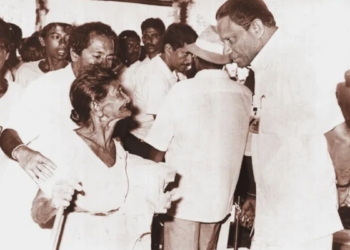 ප්‍රශ්න විසඳන්න මිනිස්සුන්ගේ දෙපතුල් ගාවාට ප්‍රේමදාස යන්න පටන්ගත් හැටි! Sri Lanka Latest News