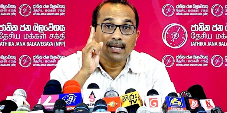 ආණ්ඩුවේ එන්ජිම වෙනස් කරනවා! ඇමැතිකම් මාරු වෙනවා! වගකීමුත් වෙනස් කරනවා! හදිසියේම ඇවිත් බිමල් කරපු විශේෂ ප්‍රකාශය මෙන්න! VIDEO I Sri Lanka Latest News