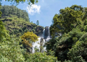 රිදී කඳන් වගේ බිමට කඩන් හැලෙන බෝඹුරු ඇල්ල! Sri Lanka Latest News