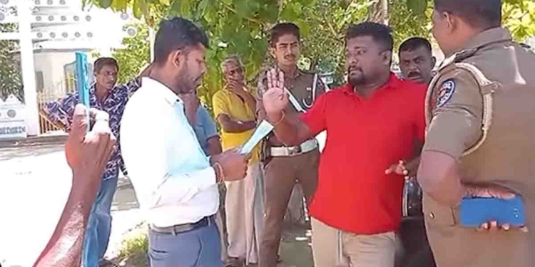 ඇමැති හඳුන්නෙත්ති එපා කිව්වා අහන්නෙත් නෑ! දිසාපති එපා කිව්වා අහන්නෙත් නෑ! පොලිසිය එපා කිව්වා අහන්නෙත් නෑ! මාතර පොල්හේනේ චණ්ඩි ටික එන මිනිස්සුන්ගෙන් තාම ටිකට් කඩනවා! VIDEO I Sri Lanka Latest News