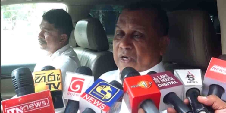 මද්දුමබණ්ඩාර පාර්ලිමේන්තුවෙන් එළියට එනකොට ඔක්කොම වාහනේ වටකර ගනී! අමාරුවේ දාන්නම හදයි! හැබැයි අන්තිමට වෙච්ච දේ බලන්න! VIDEO I Sri Lanka Latest News