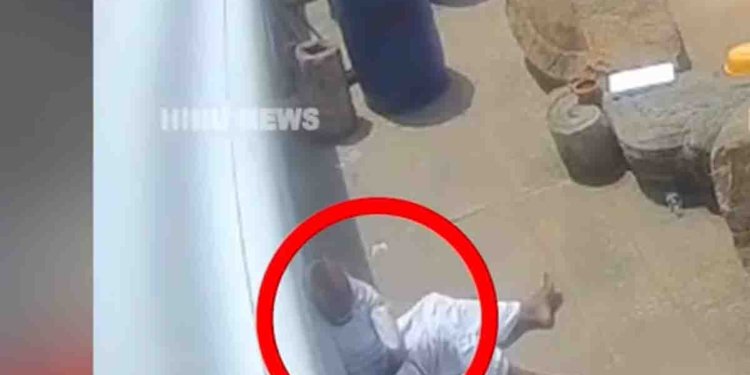 සුදු ඇඳගෙන කළු ඇවිදින්! VIDEO I Sri Lanka Latest News