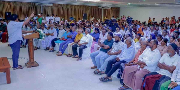 ජනාධිපතිතුමා දැන් කියනවා පරදින සභාවලට සල්ලි දෙන්නේ නෑ කියලා! එතුමාට පළාත් පාලන පනත ගැනවත් අවබෝධයක් නෑ! මේ කතා කරන්නේ ජනාධිපතිතුමා නෙමෙයි JVP එකේ නායකයා! VIDEO & PHOTOS I Sri Lanka Latest News
