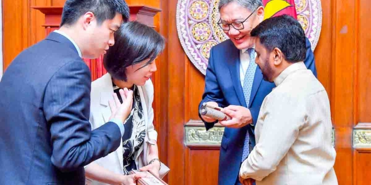 ආයෝජන ගැන හොයන්න චීන ඇමැති එක්ක චීන ආයෝජකයෝ 100ක් ඇවිත්! අනුරත් එක්ක ආයෝජන ගැන කතාකරයි! PHOTOS I Sri Lanka Latest News
