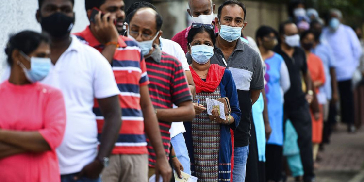 කොරෝනා අලුත් ප්‍රභේදය ලංකාවට එන්නෙ නෑ කියන්න බෑ! ආයෙමත් මාස්ක් දාන්න-මීටරෙන් ඉන්න! දැන්ම තියා ලෑස්ති වෙන්න! Sri Lanka Latest News