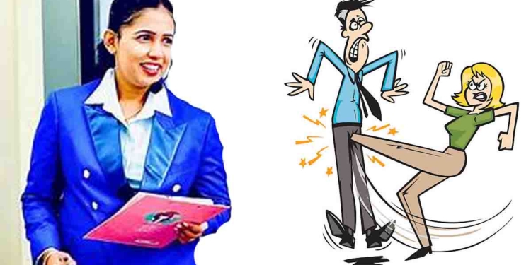 පොලිස් බයික් වටකරගෙන පොලිස් ආරක්ෂාව දාගෙන උත්සවයකට ඇවිත් රටම කතාකරපු හයේෂිකා ‘ටීචර් අම්මා’ තරුණයෙක්ට පයින් වෘෂණ කෝෂවලට ගහලා! හේතුව පෝස්ට් එකට කමෙන්ට් එකක් දැමීමලු! සැමියයි මැනේජරුයි පොලිස් අත්අඩංගුවේ! ටීචර් අම්මා ගමෙන් පැනලා! VIDEO I Sri Lanka Latest News