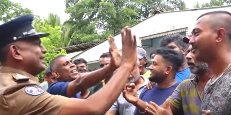 අවුරුදු 27ක් තිස්සේ පොලිසියට කරන්න බැරි වුණු දේ ගමේ මිනිස්සු කරලා පෙන්වයි! අන්තිමට හෙම්මාතගම පොලිසියට නොදී සැකකරු කෑගල්ලට දෙයි! VIDEO I Sri Lanka Latest News
