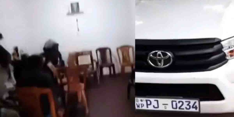 නිහඬ කාලයේ ෂේප් එකේ ප්‍රචාරක වැඩ කරන්න කියලා අගමැති හරිනි ප්‍රසිද්ධියේ කිව්වාම මාලිමා මන්ත්‍රී ඊටත් උඩින් ගිහින් රැස්වීමක්ම සංවිධාන කරලා! කොන්ද පණ තියෙන පුරවැසියෙක් ප්‍රශ්න කරලා වීඩියෝ කරද්දී මාලිමා මන්ත්‍රී හැංගිලා! ජනාධිපතිතුමා  නම් කියන්නේ නීතියට උඩින් කව්රුත් නෑ.. නීතිය හැමෝටම සමානයි කියලා..! VIDEO I Sri Lanka Latest News