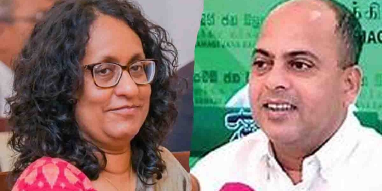 එක ළඟ වාඩිවෙලා හිටියාට වැඩක් නෑ දෙන්නා සැකයෙන් නම් ඉන්නේ! මරික්කාර් හරිනිගෙන් ප්රශ්නයක් අහන ගමන් ඒ කිව්වේ මොකද්ද? කව්ද ළඟ වාඩිවෙලා ඉන්න දෙන්නා? VIDEO I Sri Lanka Latest News