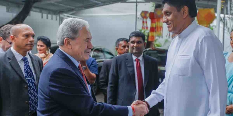 සජිත් හර්ෂත් එක්ක ලංකාවට ආපු නවසීලන්ත නියෝජ්ය අගමැතිව හමුවෙයි! ආර්ථික අර්බූදයෙන් ගොඩ එන්න ලංකාවට උදව් කරන්නත් ඉල්ලයි! VIDEO & PHOTOS I Sri Lanka Latest News