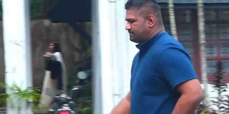 කෙහෙළියගේ පුතාත් අද අල්ලස් කොමිසමට ඇවිත්! I Sri Lanka Latest News