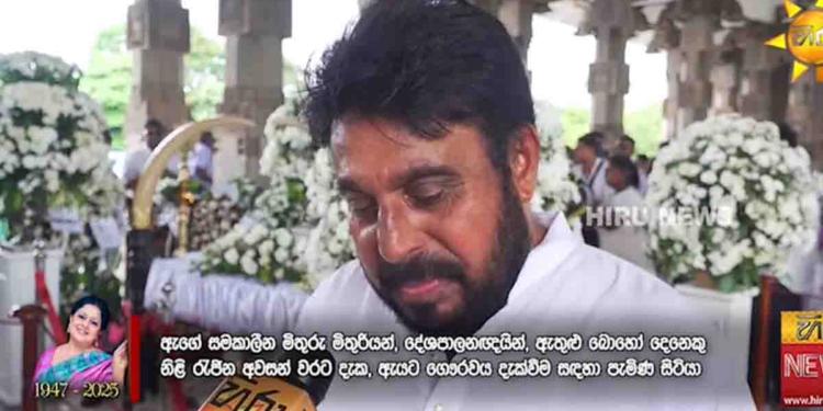 මාලනියට දැන් රාජ්‍ය ගෞරව දීලා වැඩක් තියෙනවද? ඒ ගෞරවයේ ප්‍රතිපලයක් තියෙනවාද? මීට මාස  2කට කලින් මාලිනිය රෝහලේ සිටිද්දී පාර්ලිමේන්තුවේ කරපු හෙළිදරව්වෙන් ඇය කොච්චර මානසිකව කඩා වැටුණද කියලා මම දැක්කා! ප්‍රවීණ අධ්‍යක්ෂ සුදත් රෝහණ නිදහස් චත්‍රරශ්‍රයට ඇවිත් කියපු දේ! VIDEO I Sri Lanka Latest News
