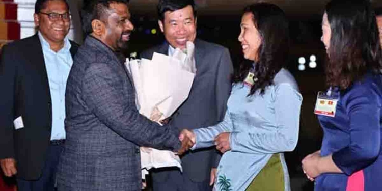 අනුර වියට්නාමයට ගොඩබහී! මෙන්න වීඩියෝව! VIDEO I Sri Lanka Latest News