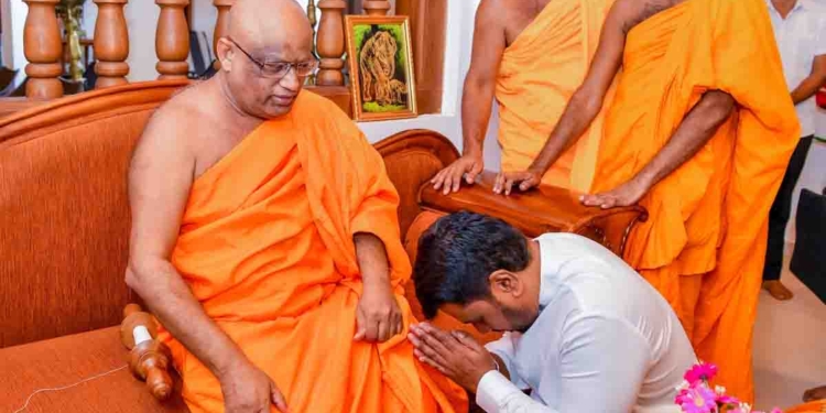 කුරුණෑගල ඓතිහාසික ඇත්කඳ රජමහා විහාරයේ පොසොන් පෙරහැර මංගල්‍යය ශතක සංවත්සරයට අනුර එක්වෙයි! PHOTOS I Sri Lanka Latest News