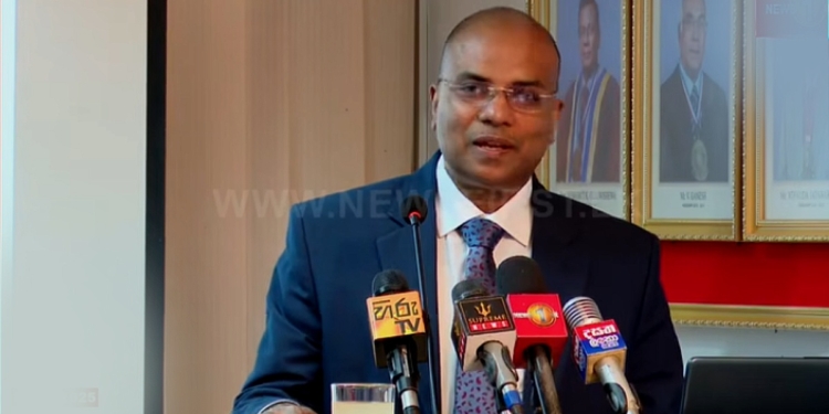 හොරු අල්ලන හැටි අල්ලස් කොමිසමේ අධ්‍යක්ෂ ජෙනරාල් තේරෙන සිංහලෙන් කියලා දෙයි! VIDEO I Sri Lanka Latest News