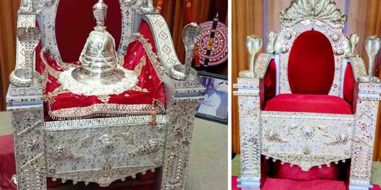 මැණික් පුටුවේ ආරවුල සංසිදුවන්න බුදුන් වහන්සේ වරක් නාගදීපයට වැඩම කළා! අවුරුදු 2500කට පසු මැණික් පුරෙන් නාගදීපයට කෝටියක් වටින මැණික් පුටු පූජාවක්! VIDEO & PHOTOS I Sri Lanka Latest News