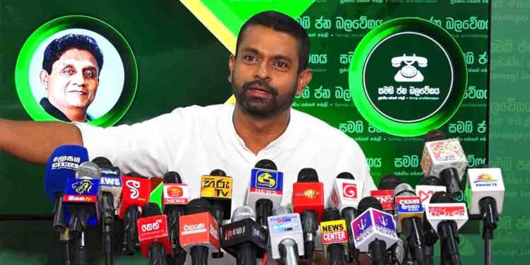 සජිත් නාමල් එක්ක කතා කරද්දි ඩීල්.. ඩීල්.. ඩීල්.. ඩීල්.. කිව්වා! එතකොට මාලිමාව පොහොට්ටුව එක්ක සභා පිහිටුවද්දි ඩීල් නෙමෙයිද? පිල්ලෙයාන් හිරේ දාලා පිල්ලෙයාන්ගේ පක්ෂයත් එක්ක සභා පිහිටුවද්දී ඩීල් නෙමෙයිද? ඒවට මොකද කියන්නේ?  VIDEO I Sri Lanka Latest News