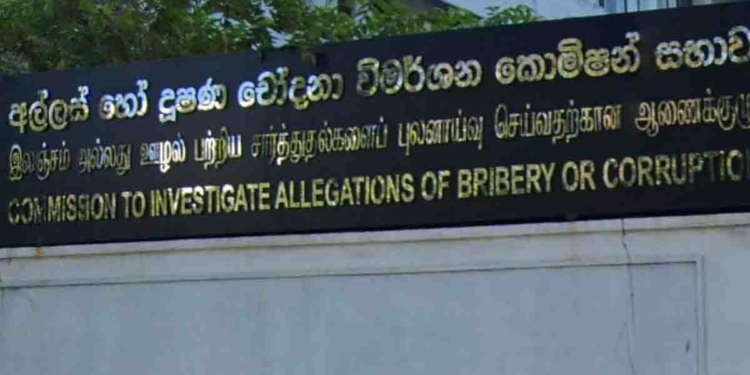 5ක් දැනටමත් රටින් පැනලා! හොරකමට උල්පන්දම් දුන්නු උසස් රාජ්‍ය නිලධාරීන් 18ක් පසුපස අල්ලස් කොමිසම ලුහුබඳී!  I Sri Lanka Latest News