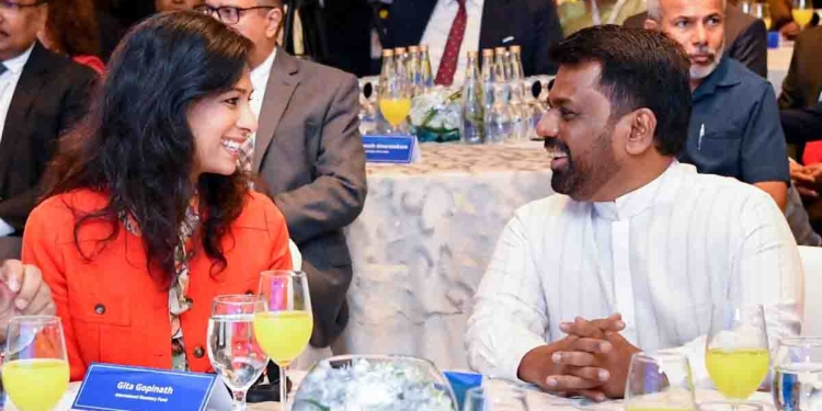 2028දී ස්වශක්තියෙන් විදෙස් ණය ගෙවන්න පුළුවන් රටක් හදනවා! ෂැංග්‍රිලා හෝටලයේ තිබ්බ “ශ්‍රී ලංකාවේ ආර්ථික ප්‍රතිසාධනය: ණය සහ පාලනය” සම්මන්ත්‍රණයේදී අනුර කියයි! PHOTOS I Sri Lanka Latest News